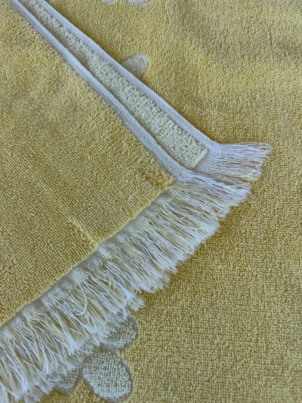 VTG Cannon Royal Family Yellow Snowflake Sculpted Bath Towel Fringe 24x41 GUC